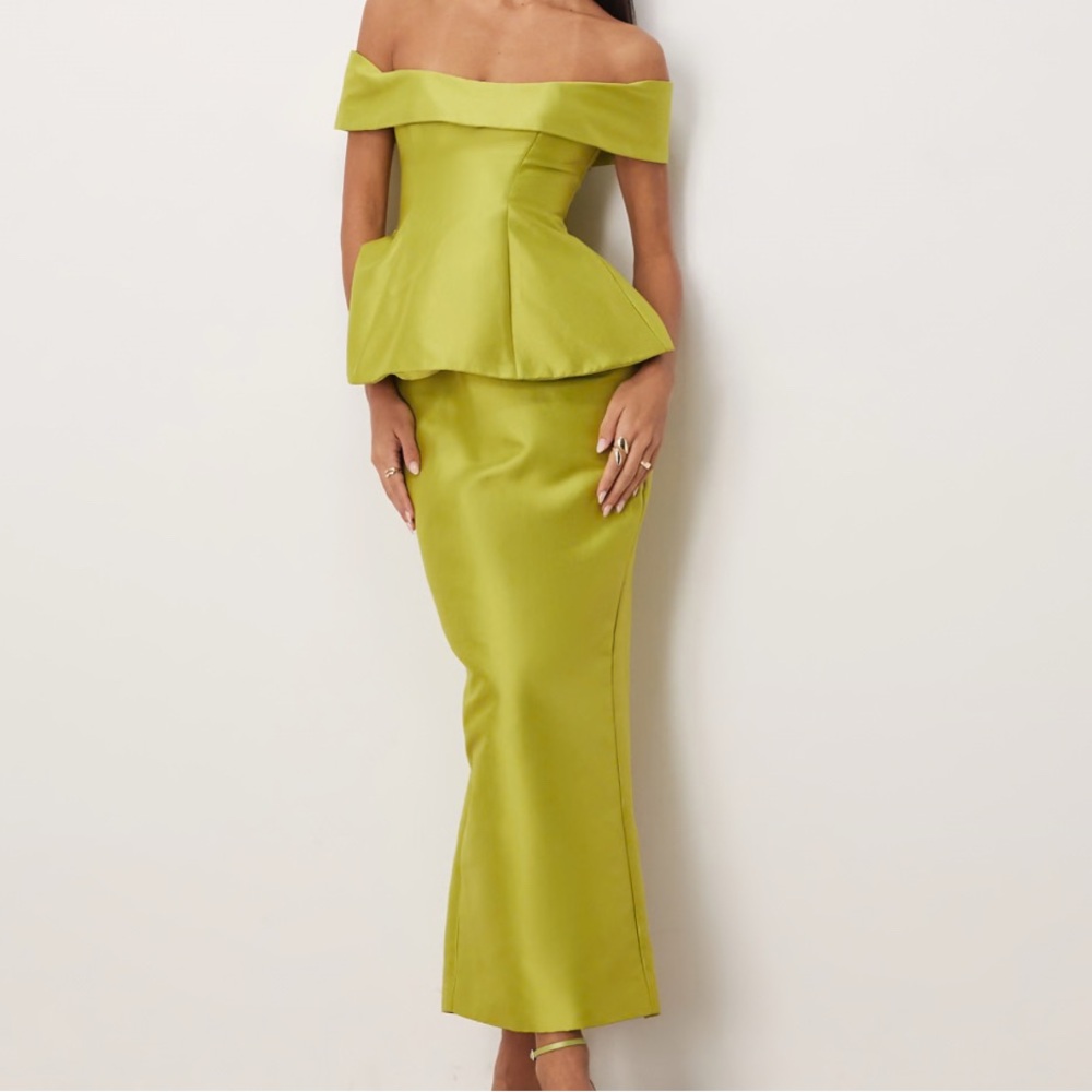 Off-Shoulder Peplum Gown/Maxi Dress